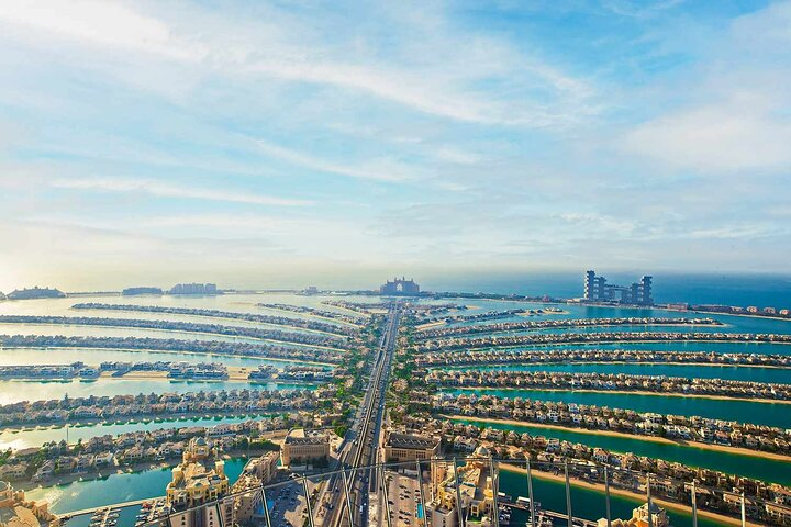 Experience the stunning layout of Palm Island where endless coastlines meet iconic skyscrapers all from an impressive 52nd-floor perspective in the heart of Dubai.